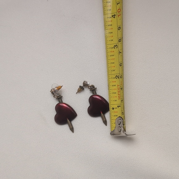 HEARTS AND SWORDS LOVE EARINGS - Picture 3 of 3